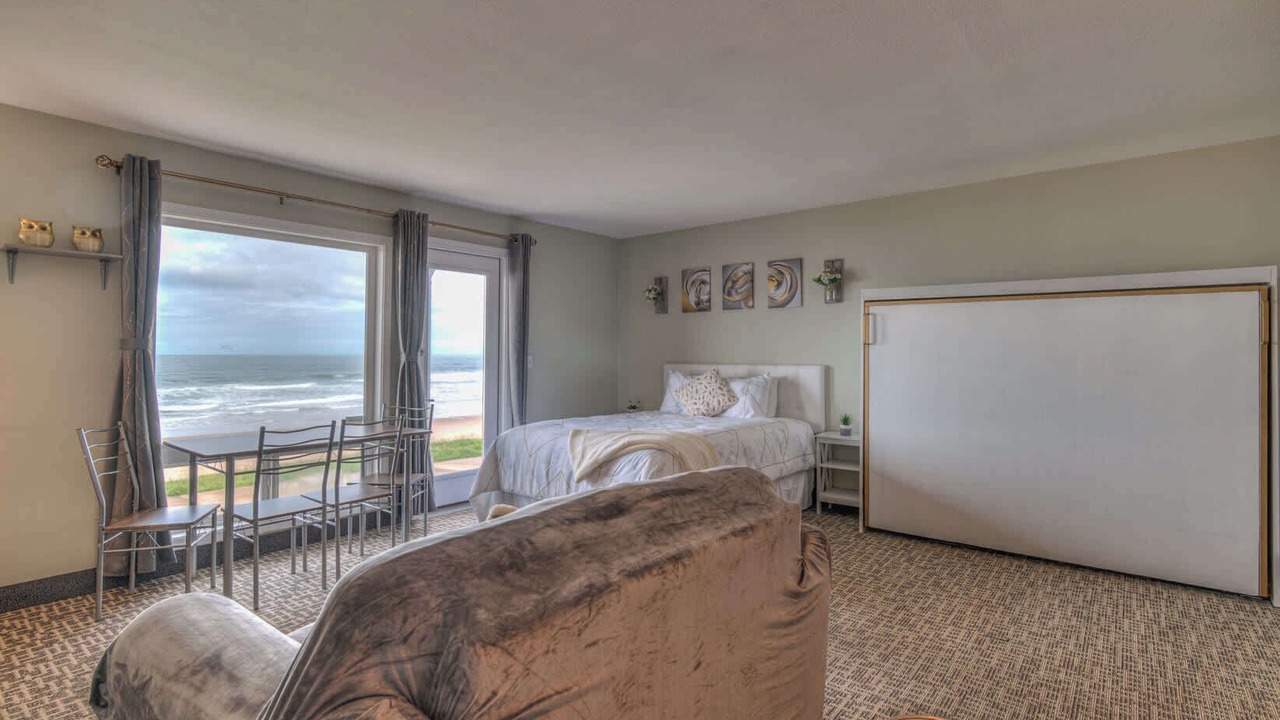 Photo of Bedroom in Lincoln City