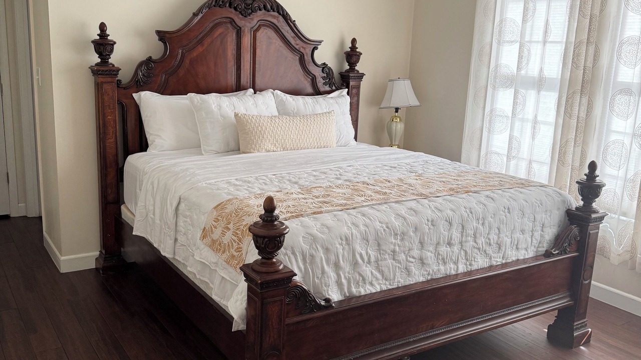 Photo of Bedroom in Cobham