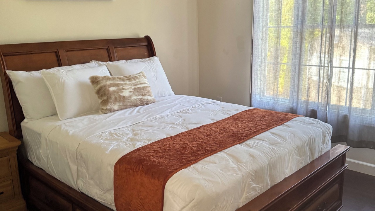 Photo of Bedroom in Cobham