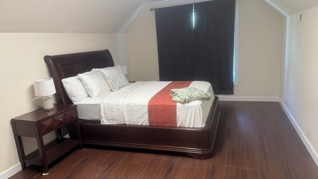 Photo of Bedroom in Cobham