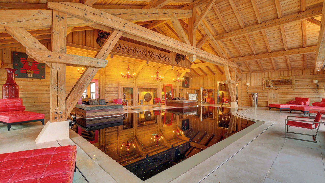 Photo of Others in Demi-Quartier