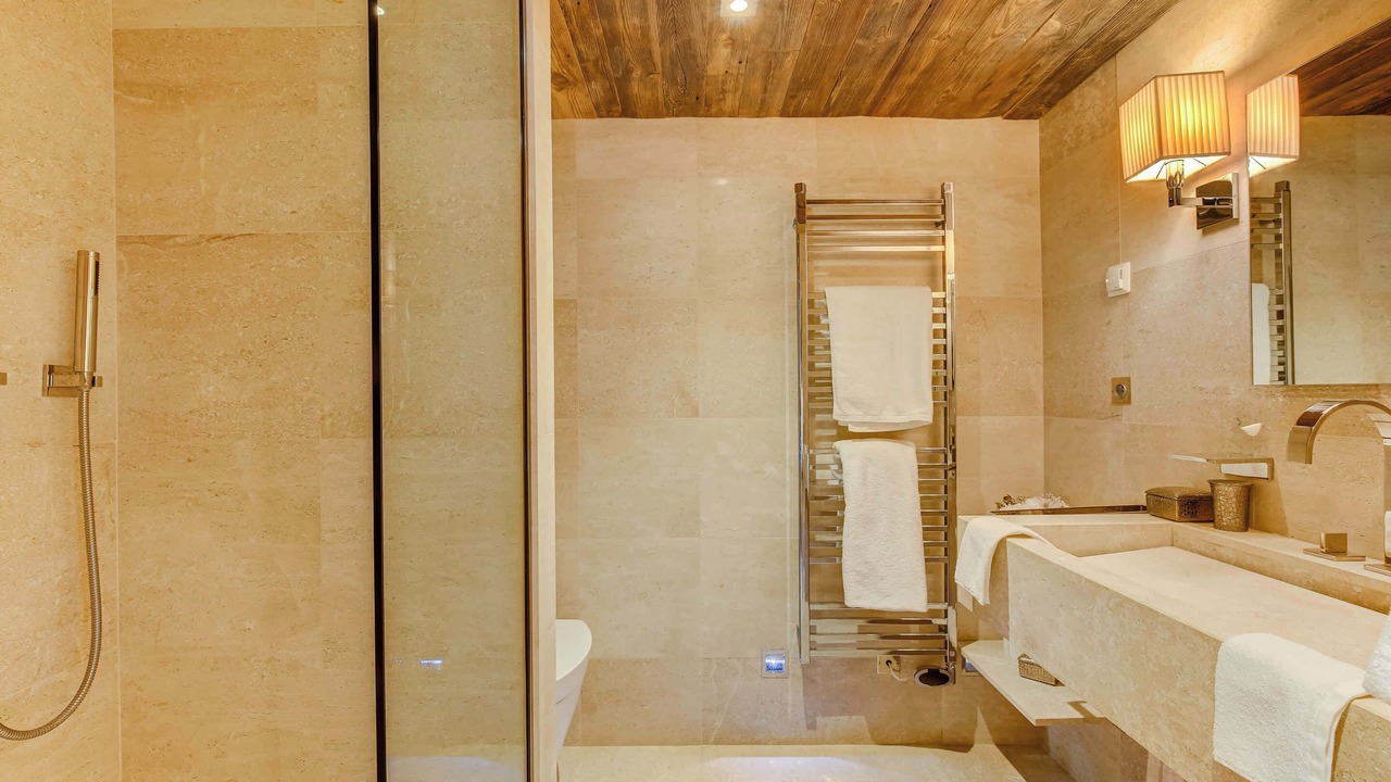 Photo of Bathroom in Demi-Quartier