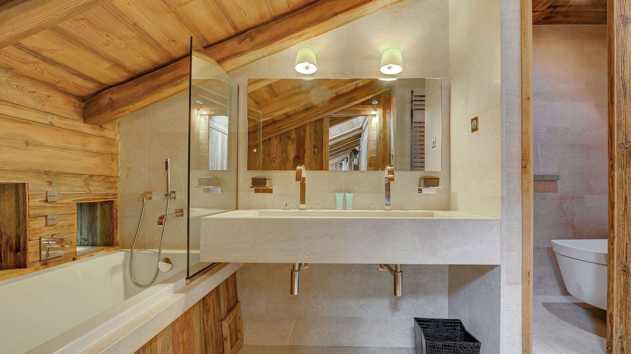 Photo of Bathroom in Demi-Quartier