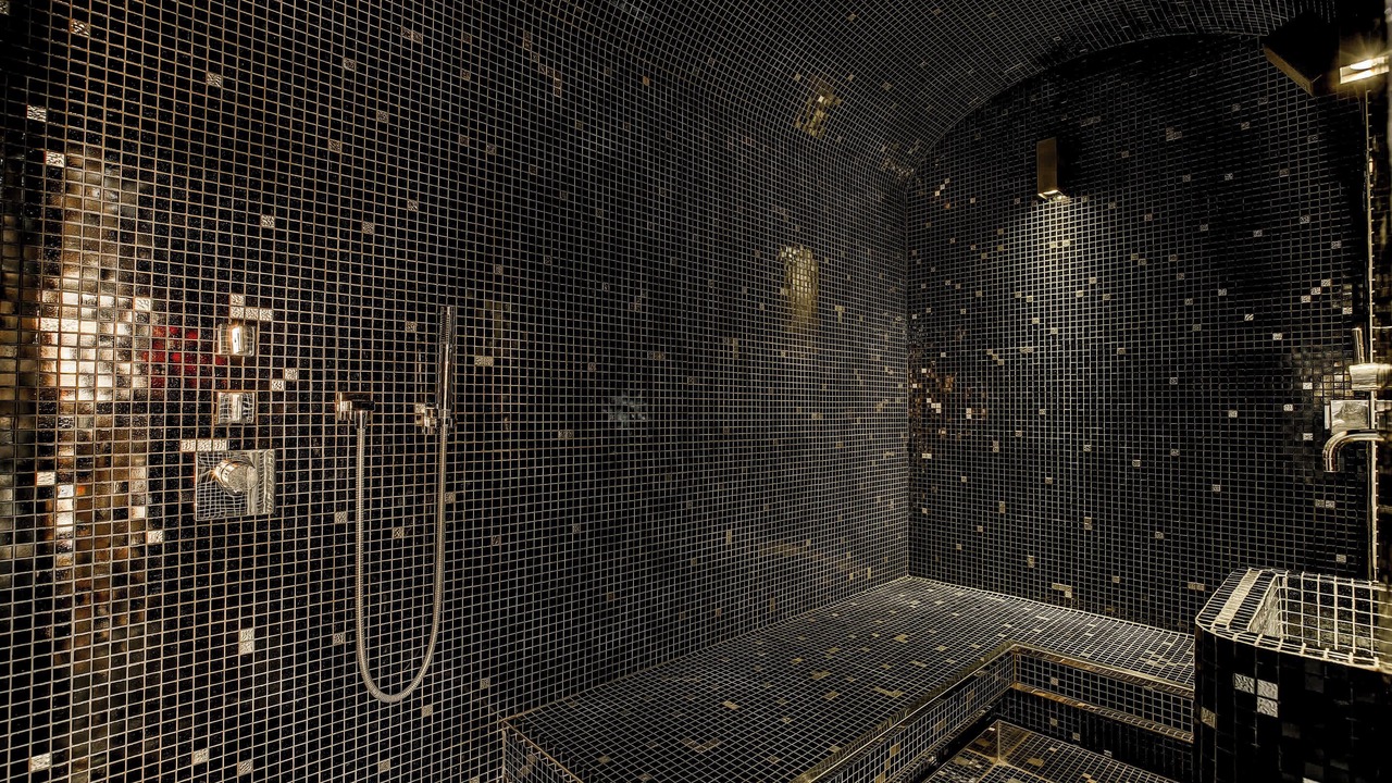 Photo of Others in Demi-Quartier