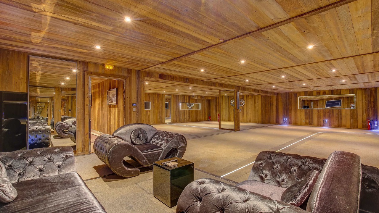 Photo of Others in Demi-Quartier