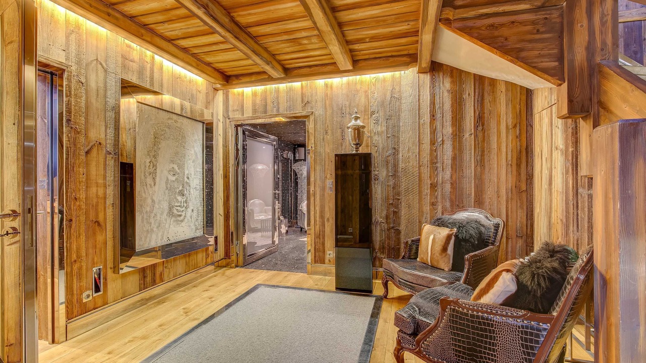 Photo of Others in Demi-Quartier