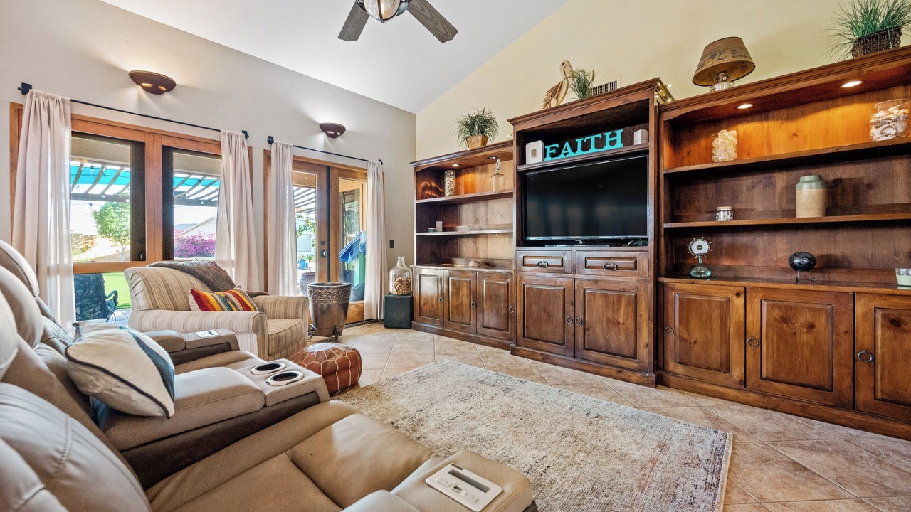 Photo of Livingroom in East Mesa