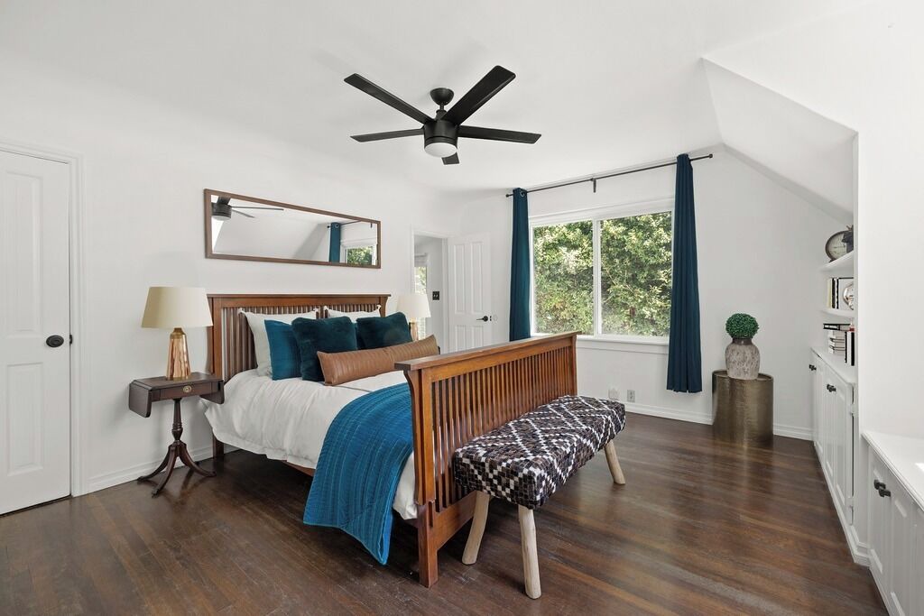 Photo of Bedroom in Beverly Glen