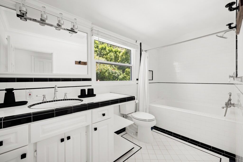 Photo of Bathroom in Beverly Glen