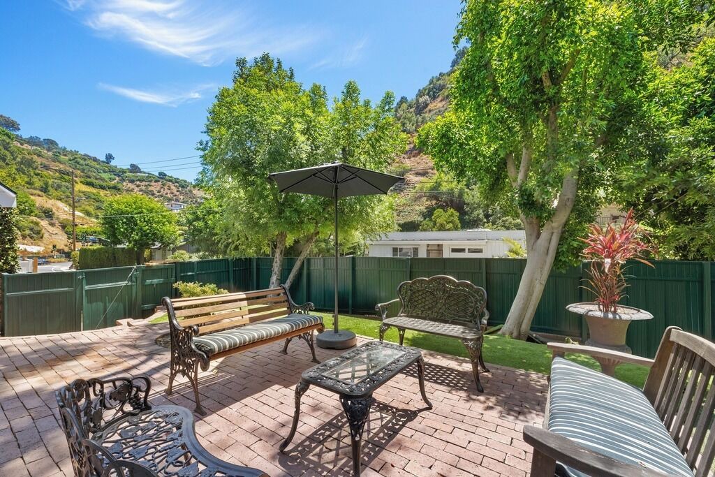 Photo of Patio Balcony in Beverly Glen