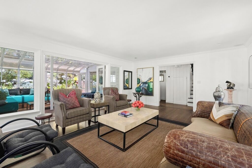 Photo of Livingroom in Beverly Glen