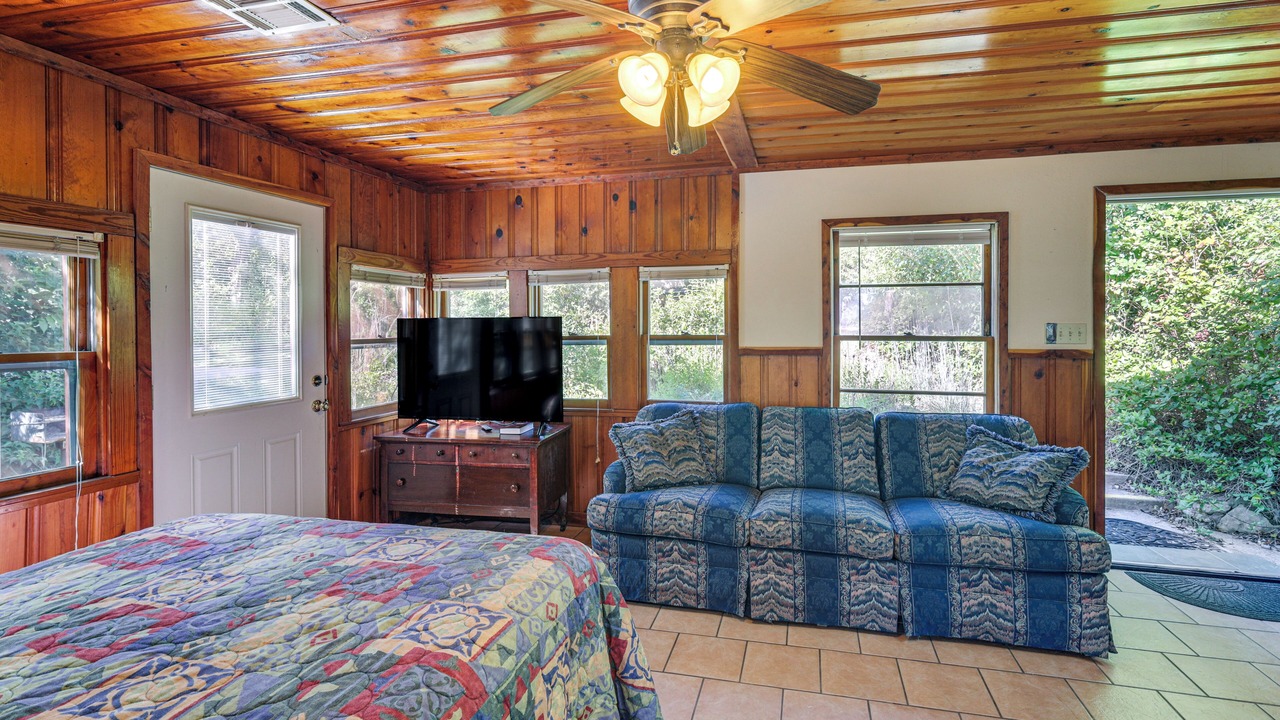 Photo of Bedroom in Whitney