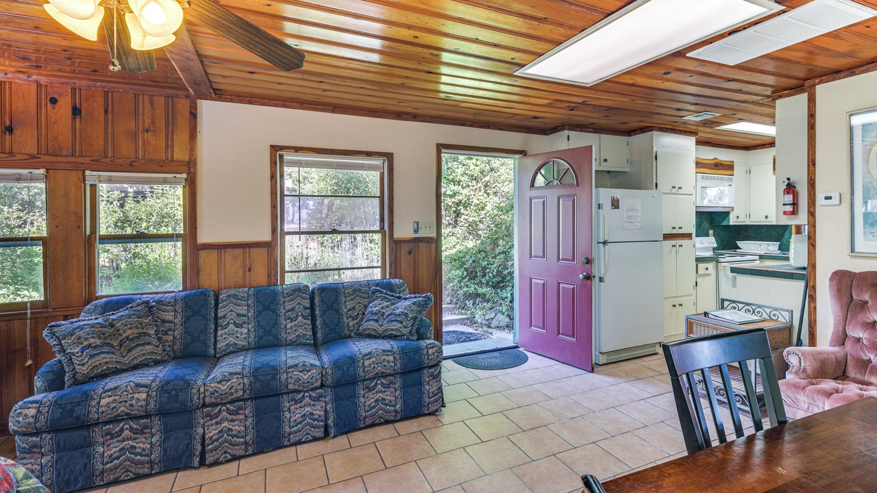 Photo of Livingroom in Whitney