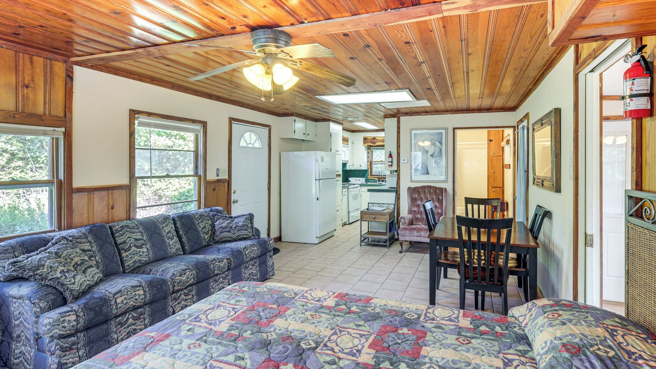 Photo of Livingroom in Whitney