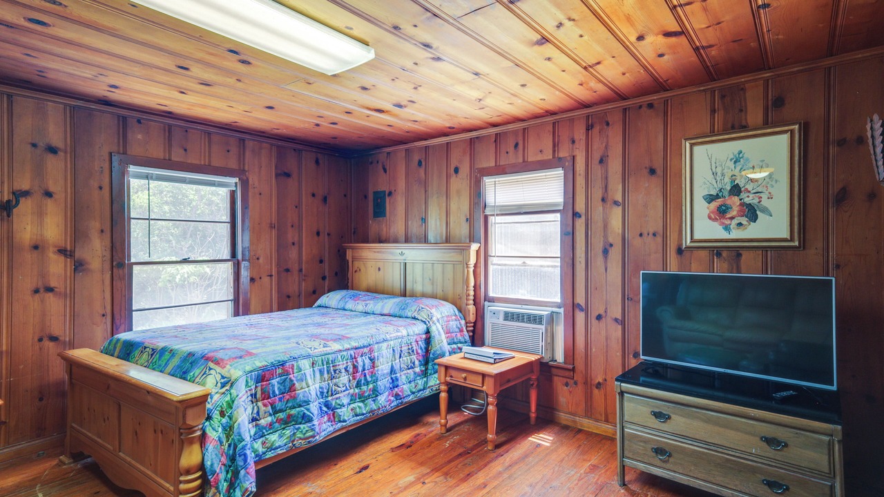 Photo of Bedroom in Whitney