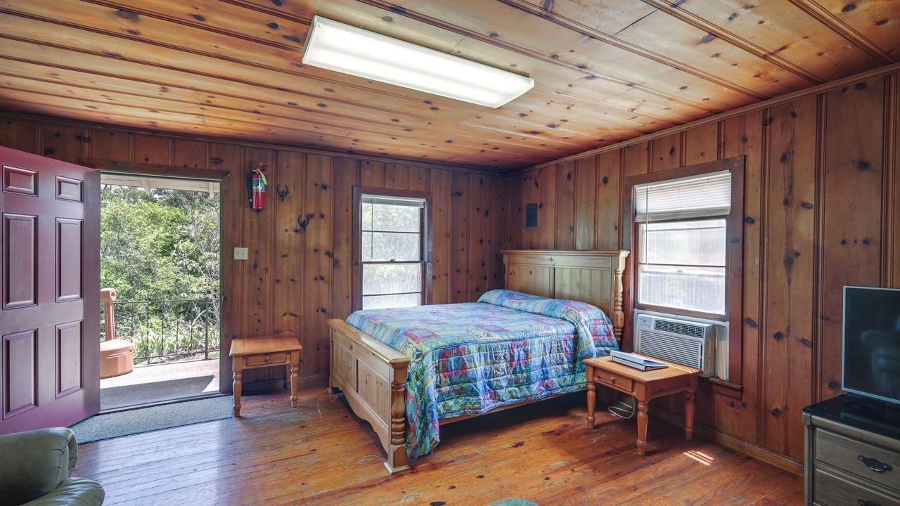 Photo of Bedroom in Whitney