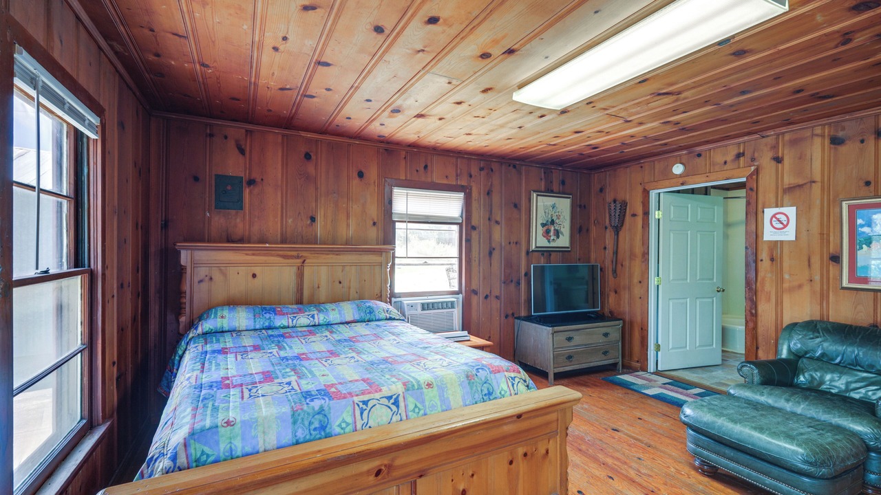 Photo of Bedroom in Whitney