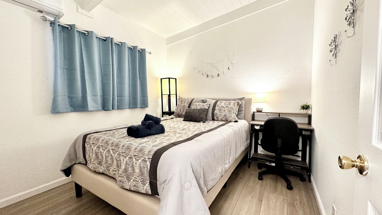 Photo of Bedroom in Broadway - Palmhaven