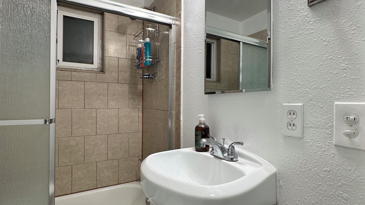 Photo of Bathroom in Broadway - Palmhaven