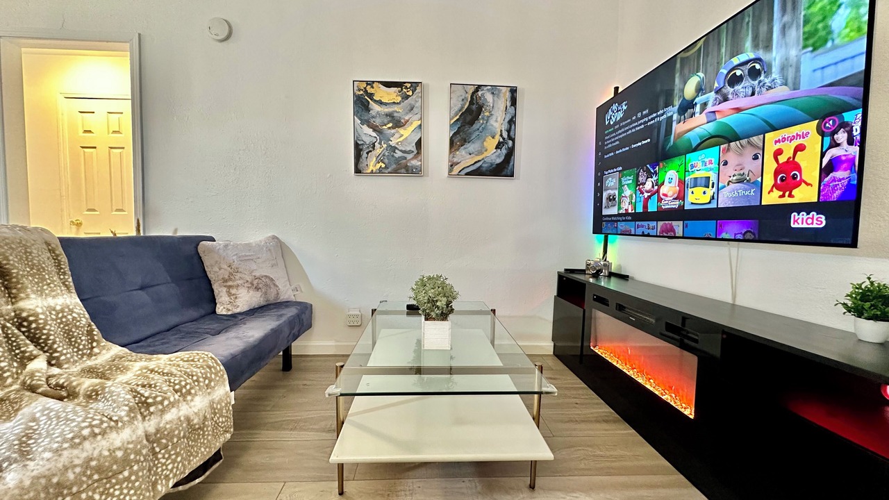 Photo of Livingroom in Broadway - Palmhaven