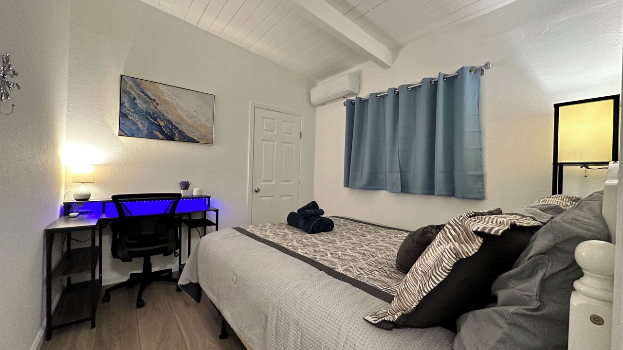 Photo of Bedroom in Broadway - Palmhaven