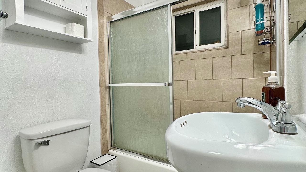 Photo of Bathroom in Broadway - Palmhaven