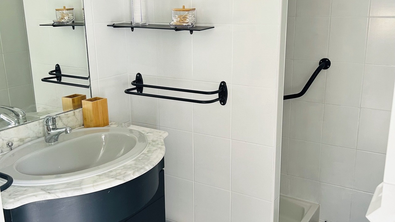 Photo of Bathroom in Saujon