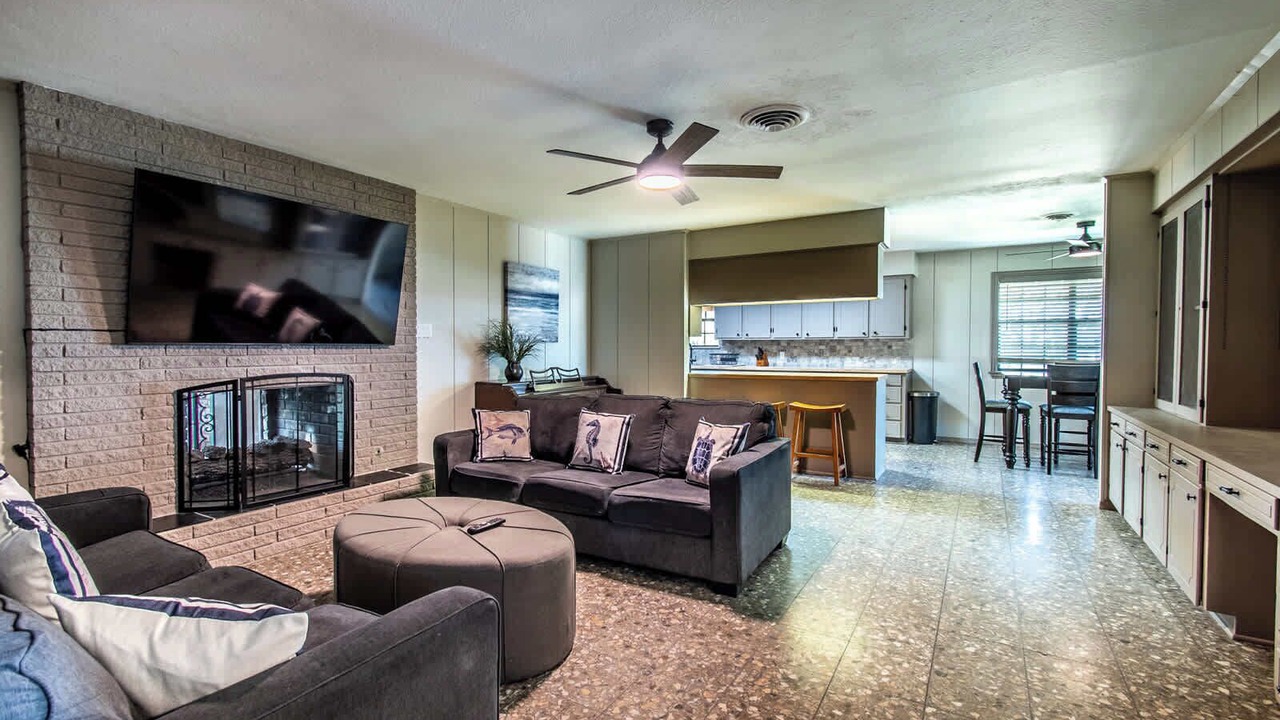 Photo of Livingroom in Bay Area