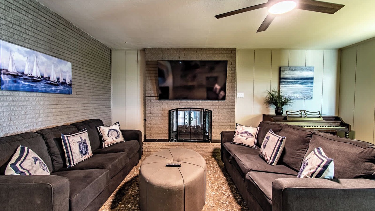 Photo of Livingroom in Bay Area
