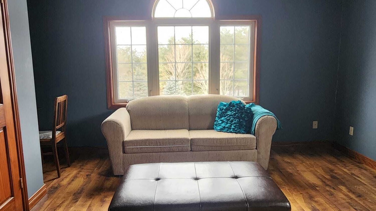 Photo of Livingroom in Amaranth