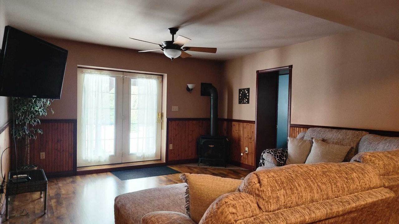 Photo of Livingroom in Amaranth