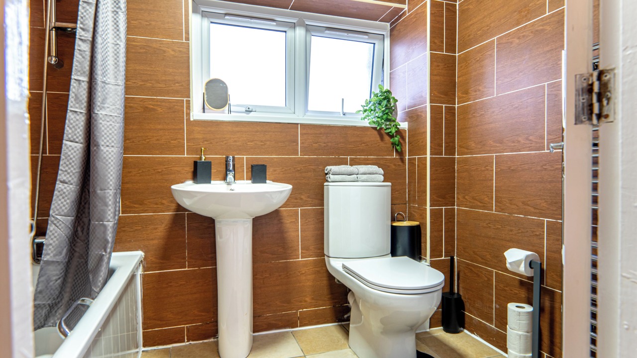 Photo of Bathroom in Long Lawford