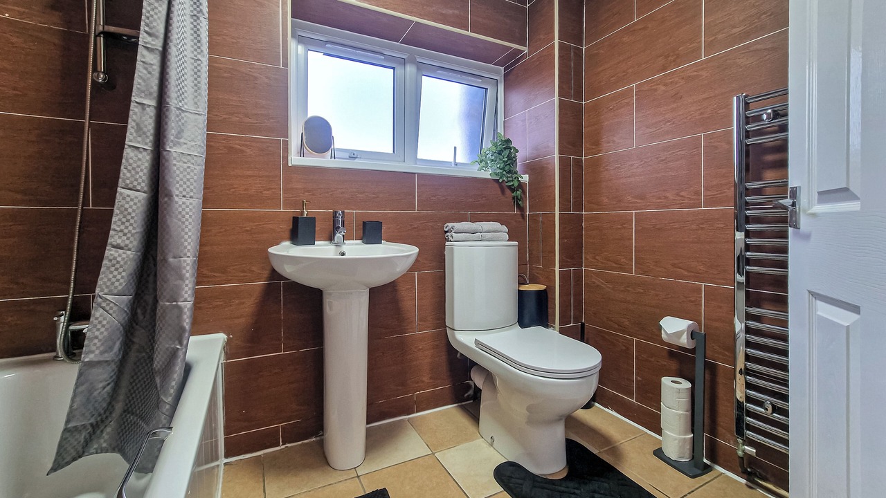 Photo of Bathroom in Long Lawford