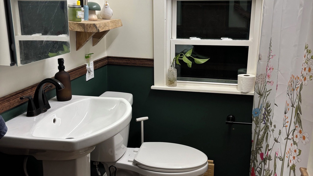 Photo of Bathroom in Level Green