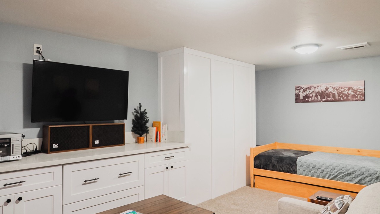Photo of Livingroom in Midvale