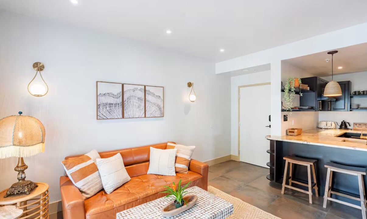 Photo of Livingroom in Midtown