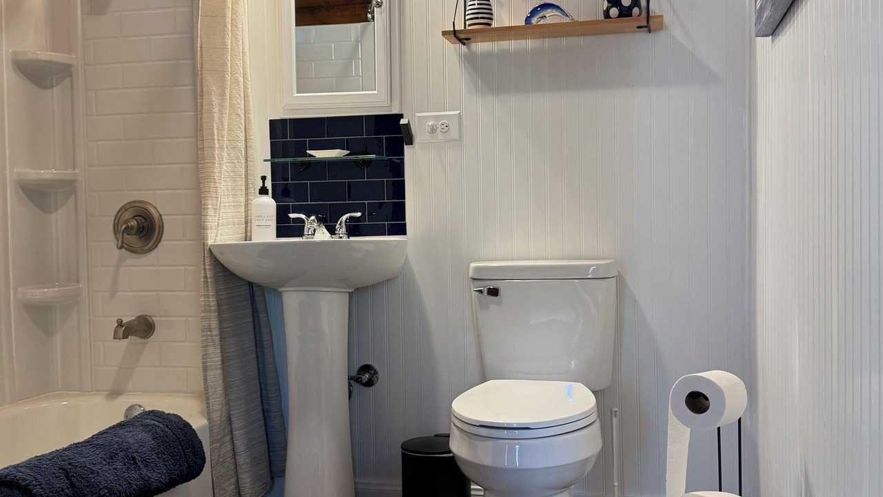 Photo of Bathroom in Trail