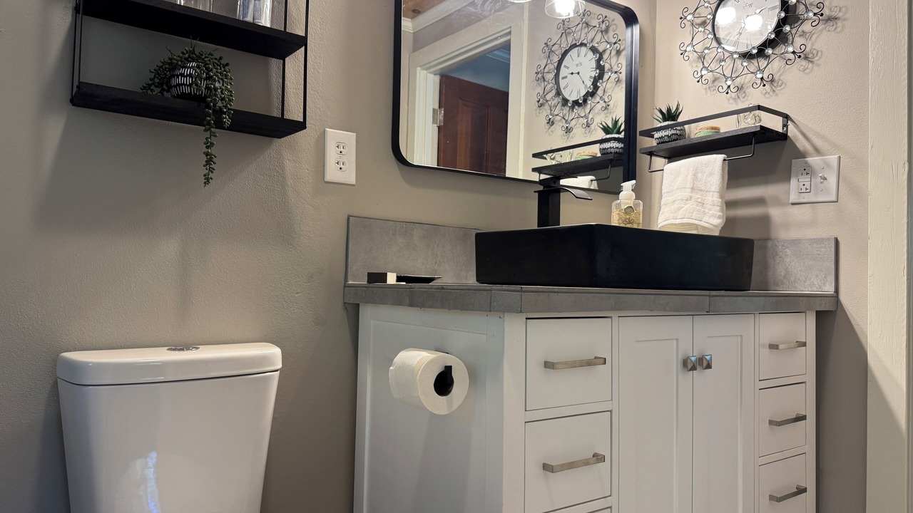 Photo of Bathroom in Trail