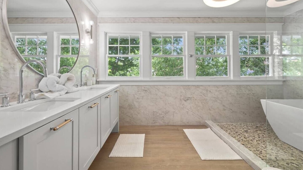 Photo of Bathroom in Hanover Place