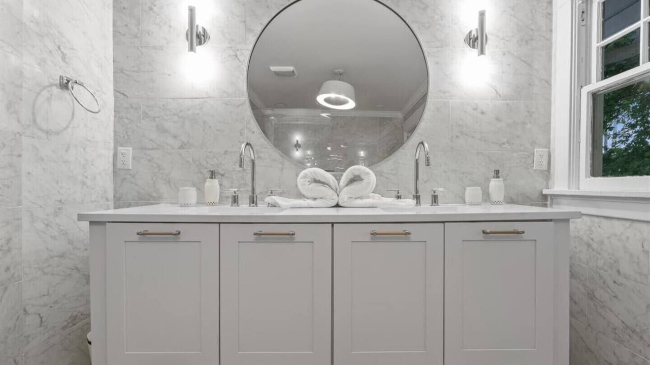 Photo of Bathroom in Hanover Place