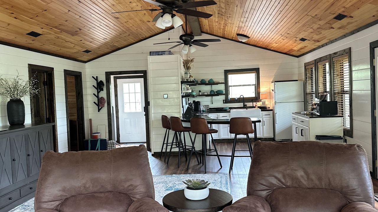 Photo of Livingroom in Mammoth Spring