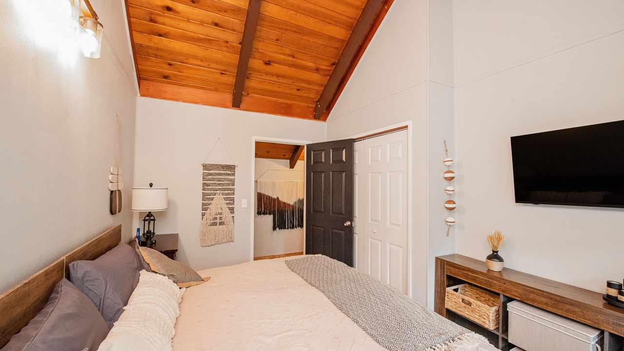 Photo of Bedroom in Kalama