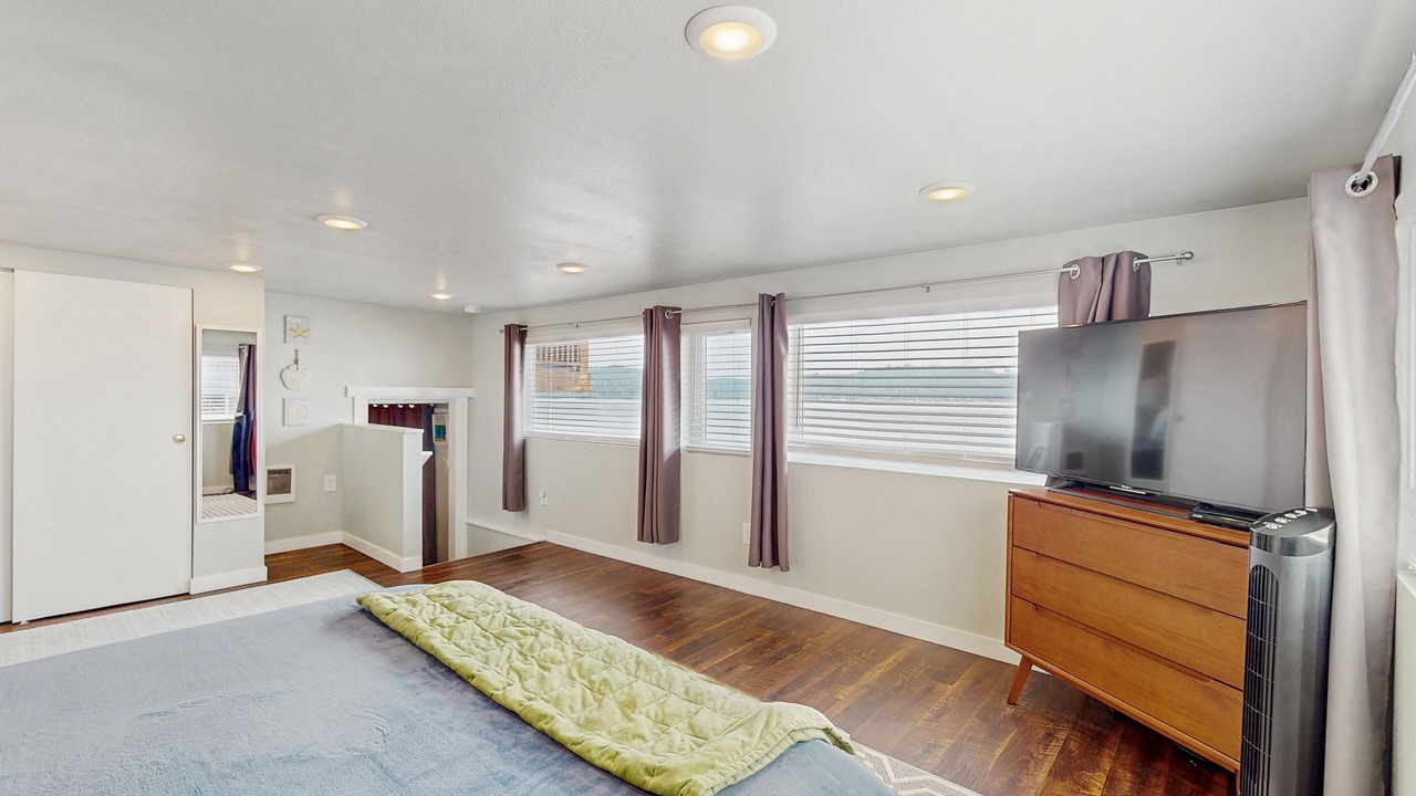 Photo of Bedroom in Potlatch