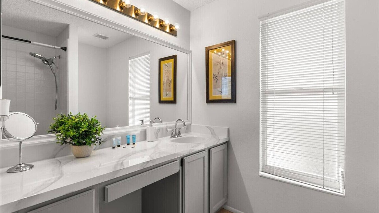 Photo of Bathroom in Lindfields