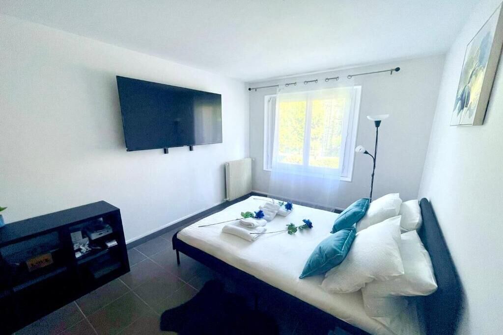 Photo of Bedroom in Clamart