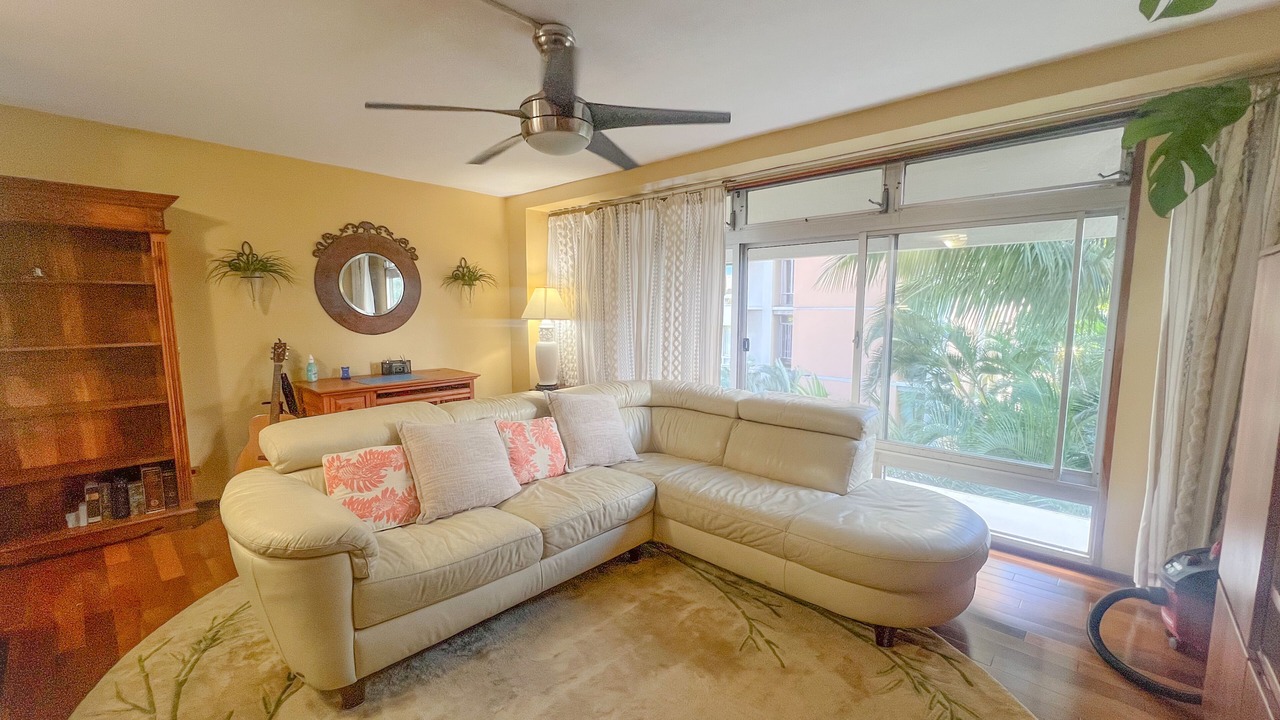 Photo of Livingroom in Downtown Honolulu