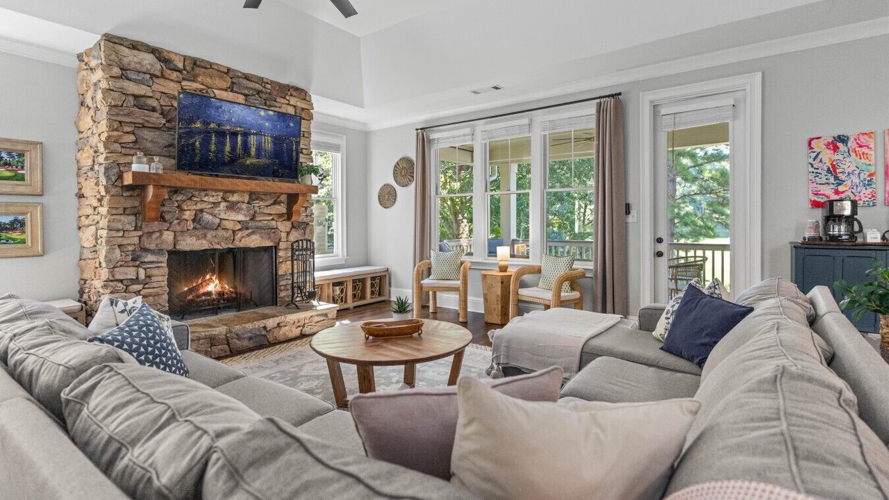 Photo of Livingroom in Reynolds Landing