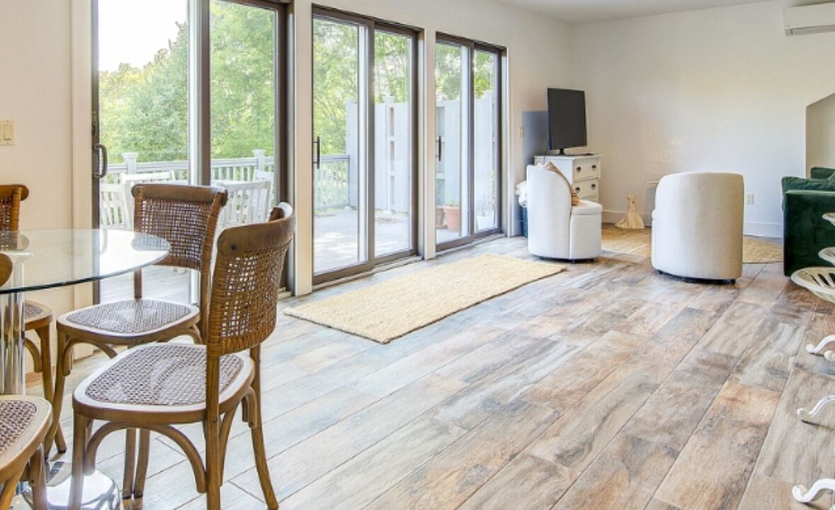 Photo of Others in Aquebogue