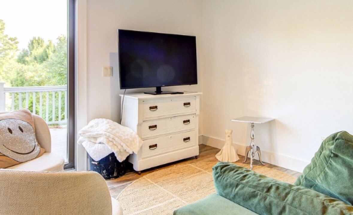 Photo of Livingroom in Aquebogue