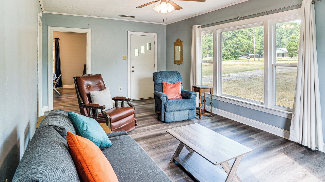 Photo of Livingroom in Jasper Heights